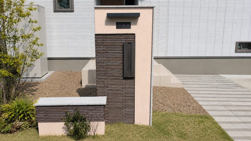 まちづくりガイドラインで指定された門柱とアプローチの施工実例